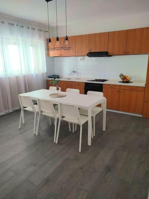 Apartment Dora-100M From The Central Beach Макарська Екстер'єр фото