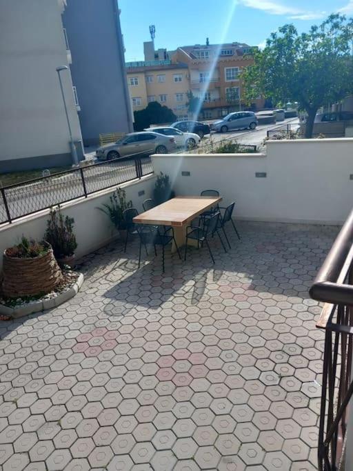Apartment Dora-100M From The Central Beach Макарська Екстер'єр фото